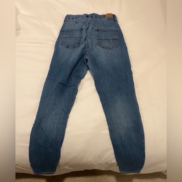 BRAND NEW AMERICAN EAGLE CURVY SKINNY JEANS MEDIUM WASH - Picture 1 of 3